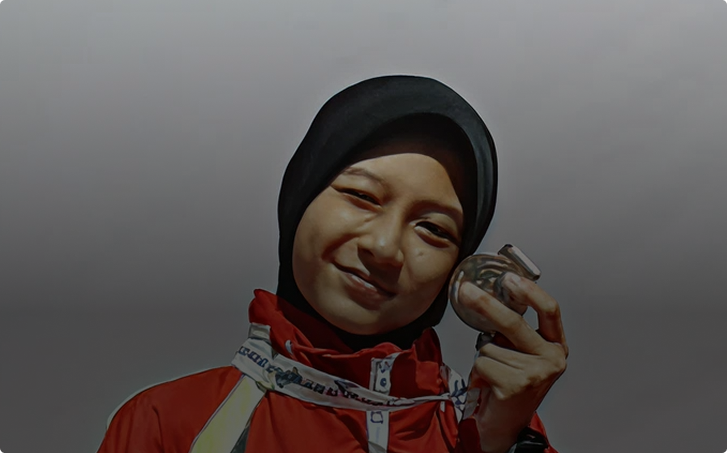 Sinta Samawa meraih penghargaan Debat