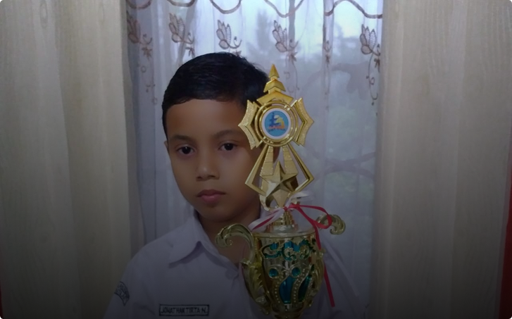 Kenny Kanopi meraih penghargaan Catur