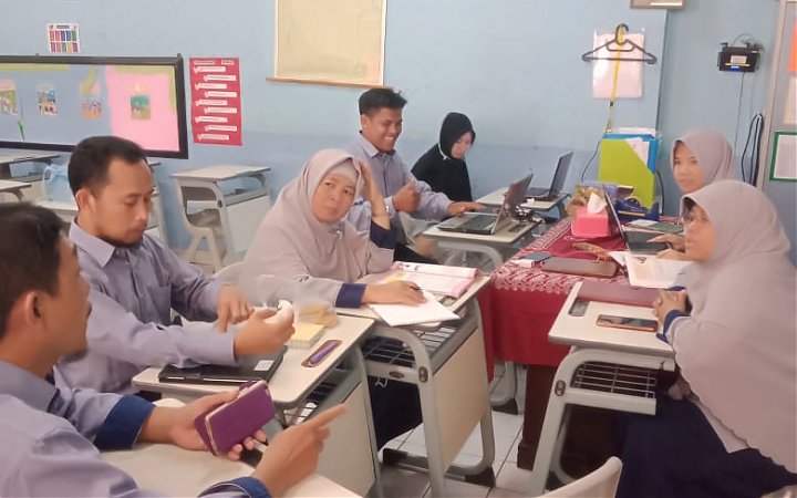 Al Azhar Kelapa Gading Aplikaskkan Smart Calssroom Cegah Covid-19